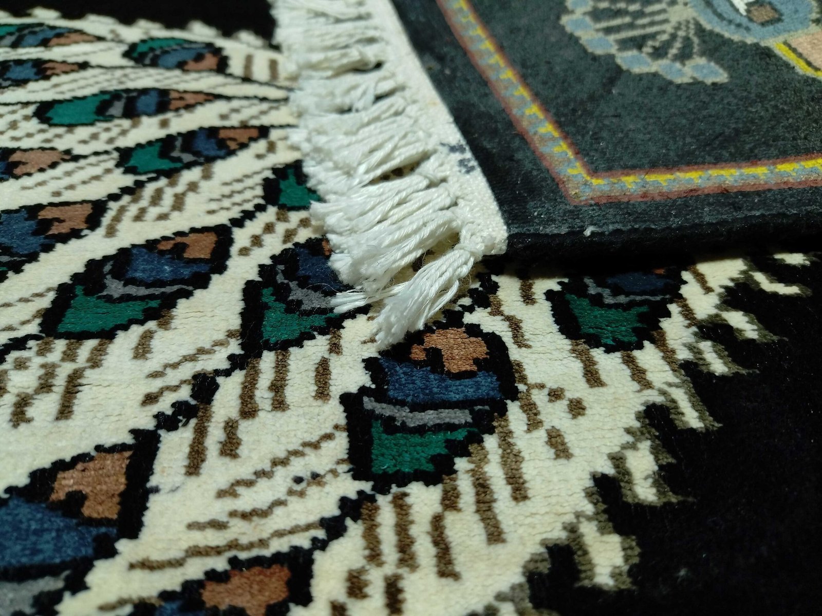 3x2 Feet Handmade Royal Black Peacock Rug - Image 4