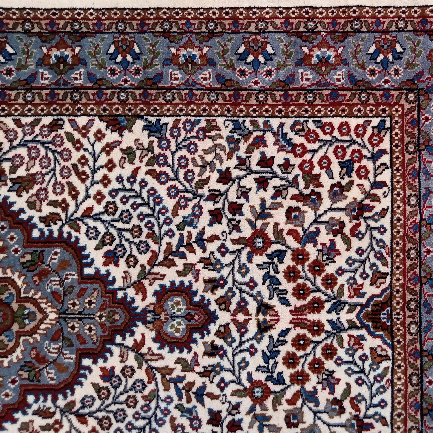 4×6 Feet White Hand Knotted Kashan Rug - Image 4